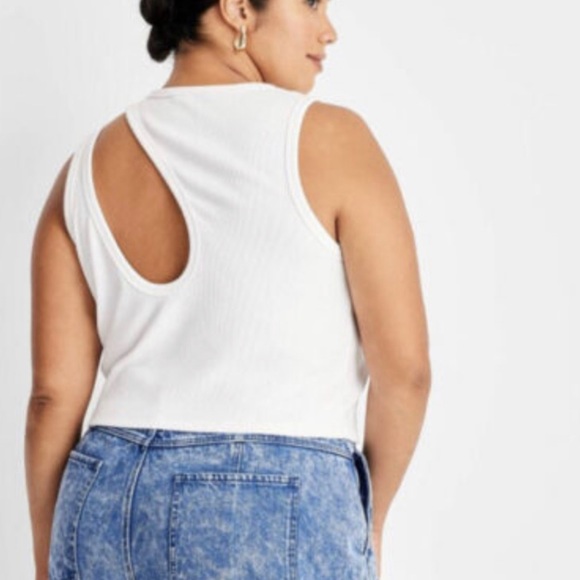 Future Collective NWT Women’s White Ribbed Cutout Detail Crop Tank Top - Picture 2 of 4